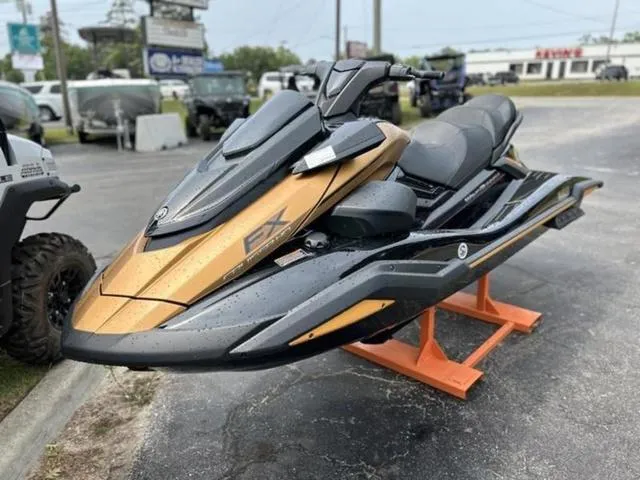 Slide: The Image of Yamaha FX Cruiser HO 2025 - 2