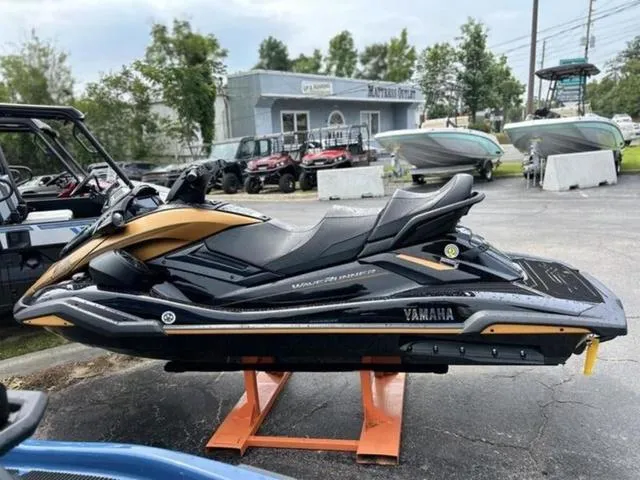 Slide: The Image of Yamaha FX Cruiser HO 2025 - 4