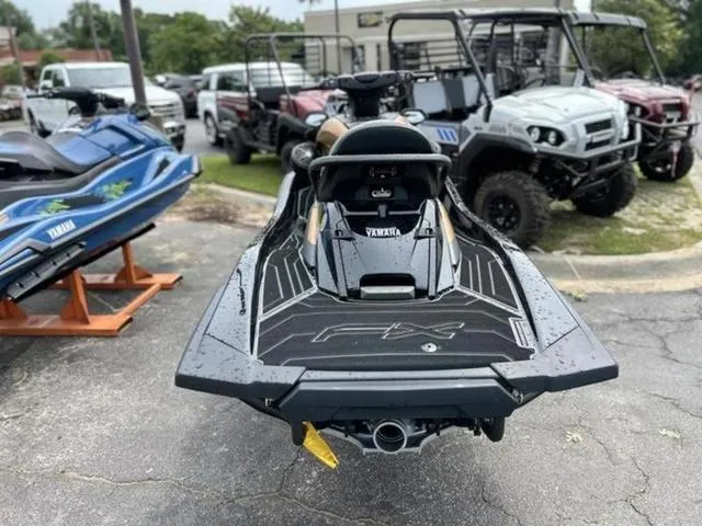 Slide: The Image of Yamaha FX Cruiser HO 2025 - 6