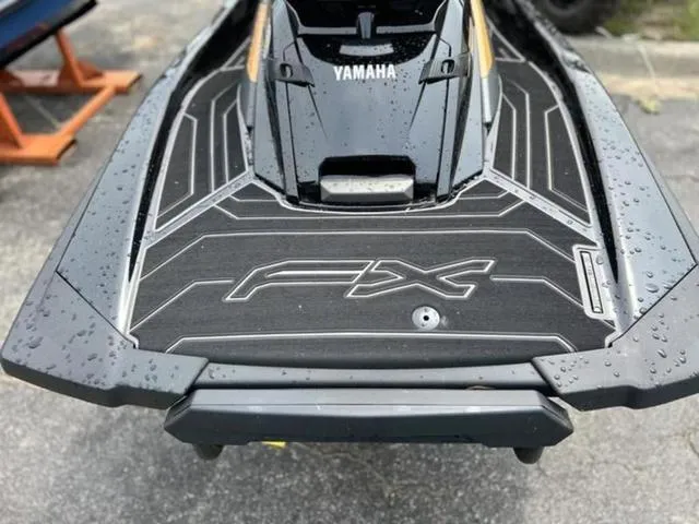 Slide: The Image of Yamaha FX Cruiser HO 2025 - 8