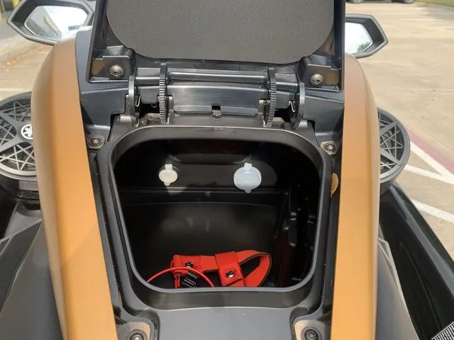 Slide: The Image of Yamaha FX Cruiser HO 2025 - 16