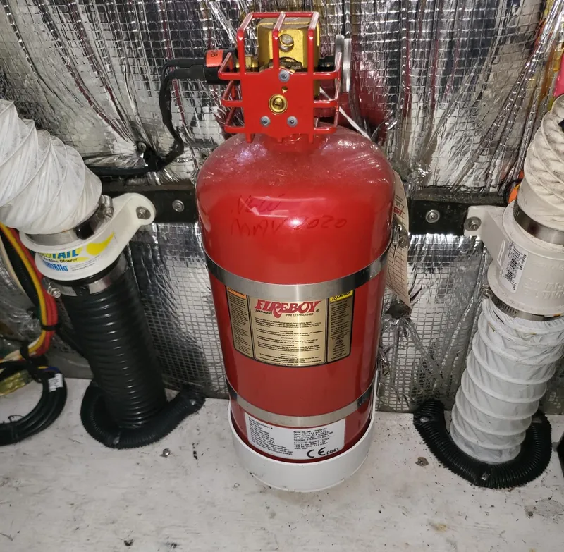 Slide: The Image of Fire extinguisher in 2004 Cruisers 280CXi boat engine compartment. - 18