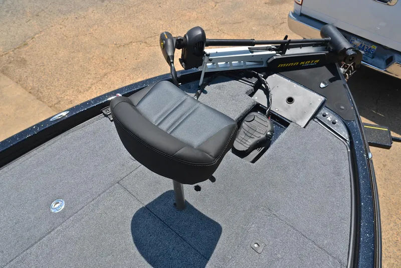 Slide: The Image of 2022 Phoenix 920 Elite boat deck with seat and trolling motor. - 26