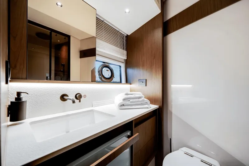 Slide: The Image of Azimut Fly 72 2026 - 22