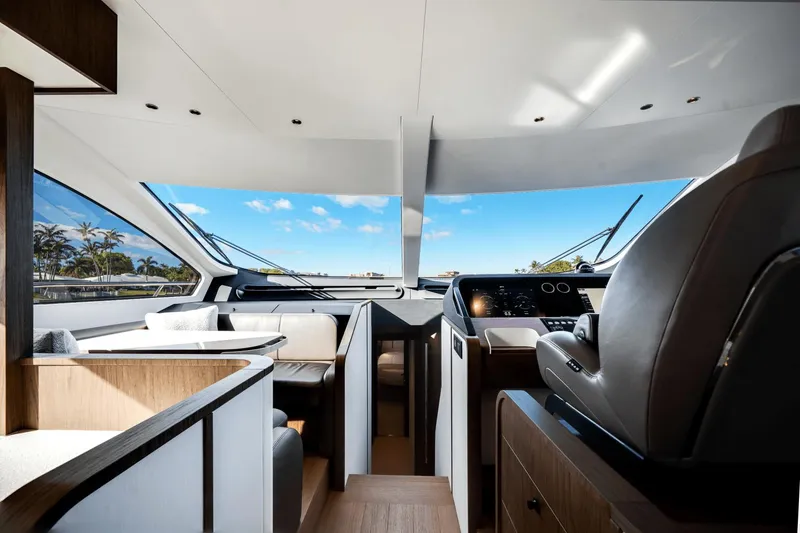 Slide: The Image of Azimut Fly 72 2026 - 57