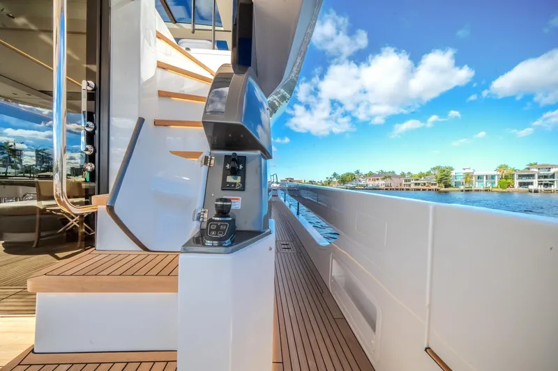 Slide: The Image of Azimut Fly 72 2026 - 70