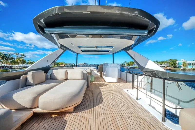 Slide: The Image of Azimut Fly 72 2026 - 71