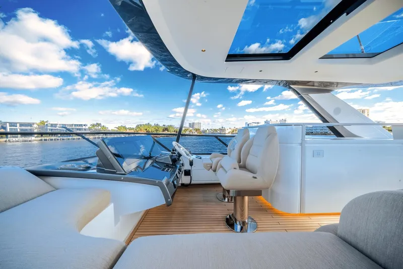 Slide: The Image of Azimut Fly 72 2026 - 79