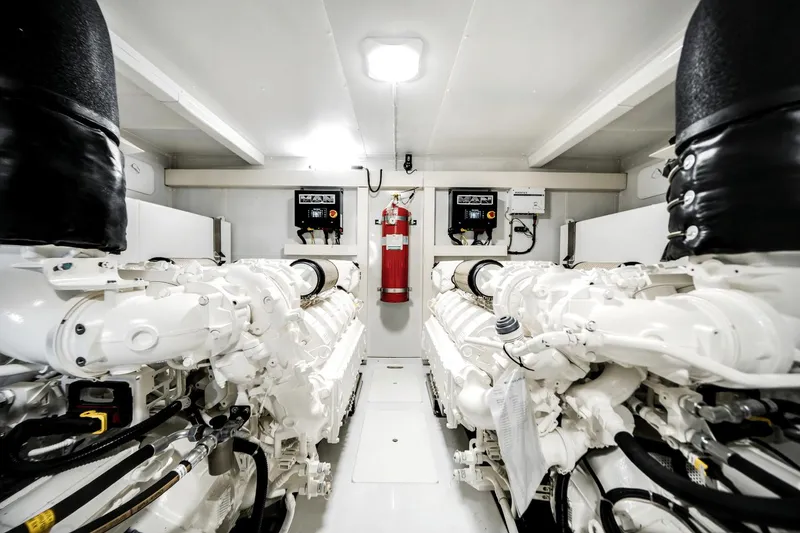 Slide: The Image of Azimut Fly 72 2026 - 83