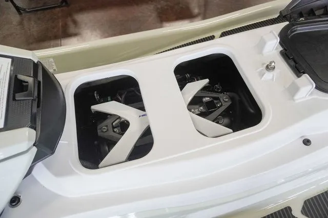 Slide: The Image of Yamaha VX Cruiser HO 2025 - 10