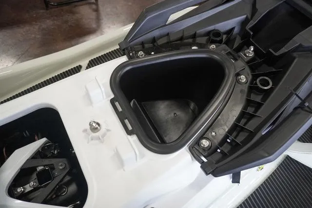 Slide: The Image of Yamaha VX Cruiser HO 2025 - 11