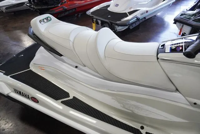 Slide: The Image of Yamaha VX Cruiser HO 2025 - 6