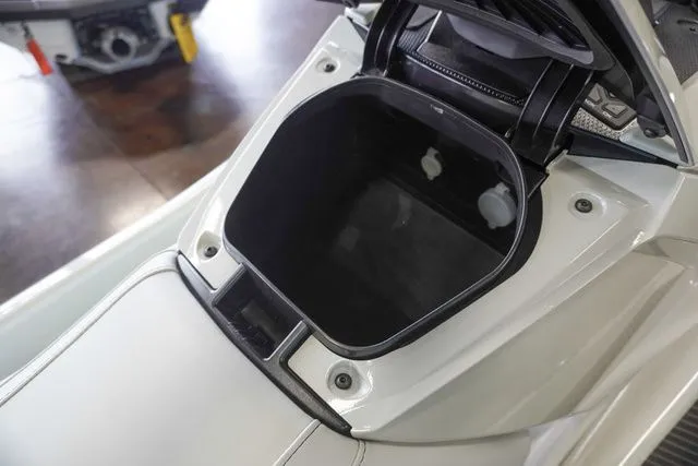 Slide: The Image of Yamaha VX Cruiser HO 2025 - 9