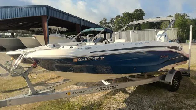Slide: The Image of Hurricane SunDeck Sport 205 OB 2021 - 1