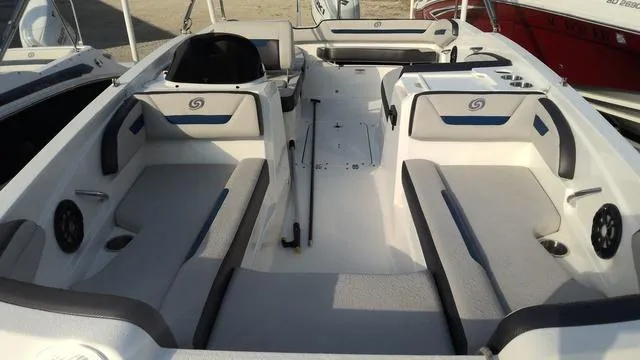 Slide: The Image of Hurricane SunDeck Sport 205 OB 2021 - 3