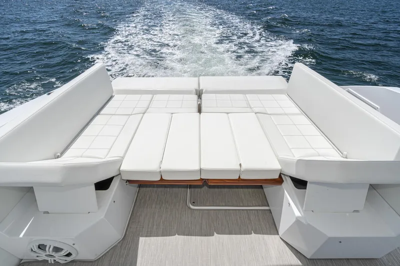 Slide: The Image of Cruisers 390 Express Coupe 2021 - 59