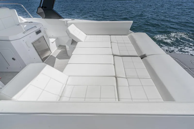 Slide: The Image of Cruisers 390 Express Coupe 2021 - 61