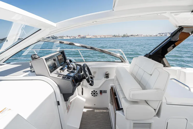 Slide: The Image of Cruisers 390 Express Coupe 2021 - 67