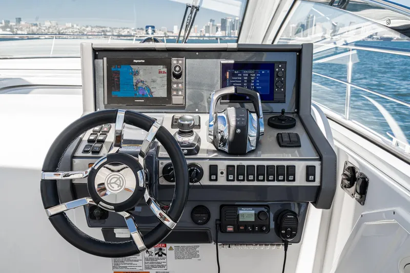 Slide: The Image of Cruisers 390 Express Coupe 2021 - 68