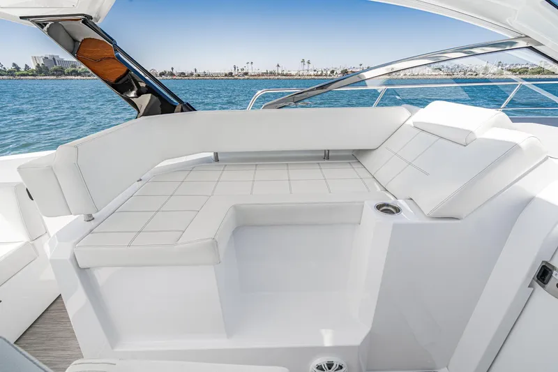Slide: The Image of Cruisers 390 Express Coupe 2021 - 77