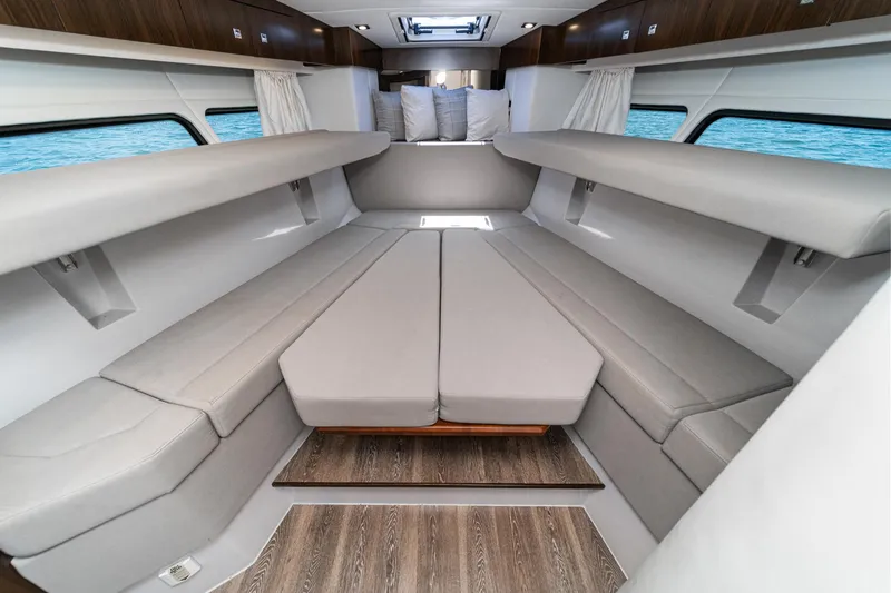 Slide: The Image of Cruisers 390 Express Coupe 2021 - 79