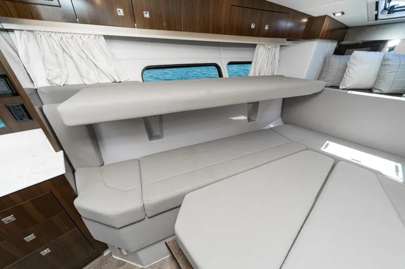 Slide: The Image of Cruisers 390 Express Coupe 2021 - 80