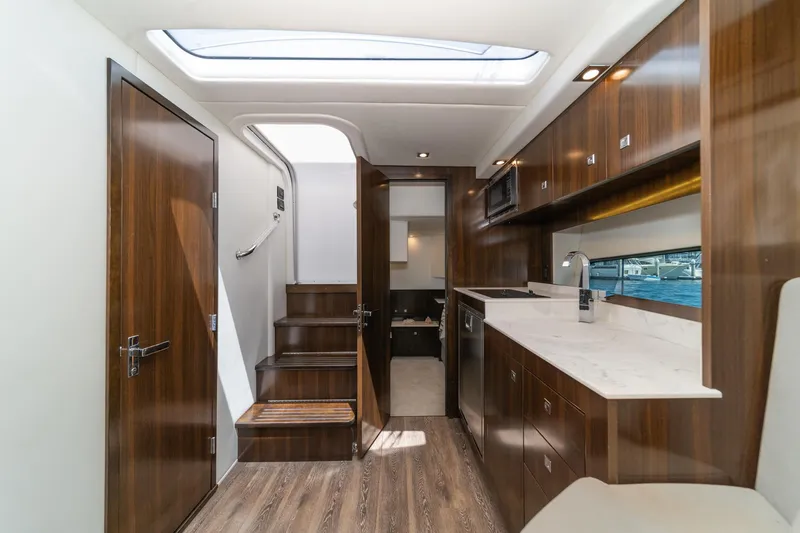 Slide: The Image of Cruisers 390 Express Coupe 2021 - 82