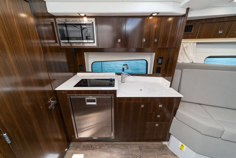 Slide: The Image of Cruisers 390 Express Coupe 2021 - 83