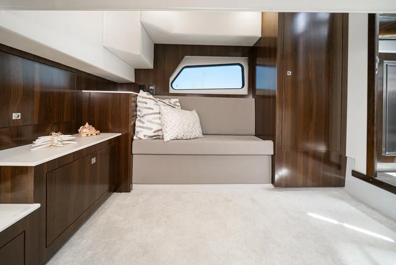 Slide: The Image of Cruisers 390 Express Coupe 2021 - 89