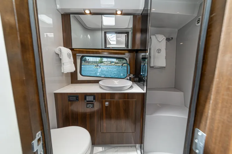 Slide: The Image of Cruisers 390 Express Coupe 2021 - 91