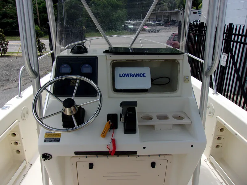 Slide: The Image of Scout 202 Sportfish 2000 - 11