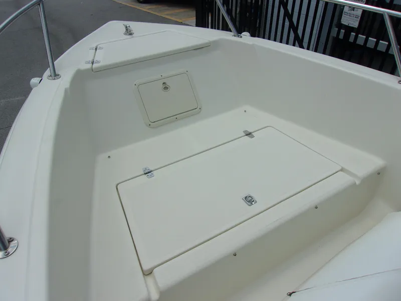 Slide: The Image of Scout 202 Sportfish 2000 - 4