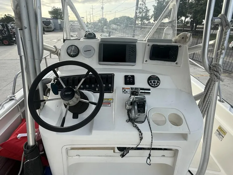 Slide: The Image of Boston Whaler 220 Dauntless 2007 - 12