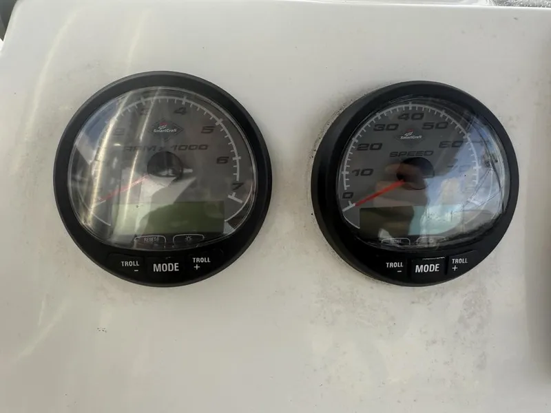 Slide: The Image of Boston Whaler 220 Dauntless 2007 - 7