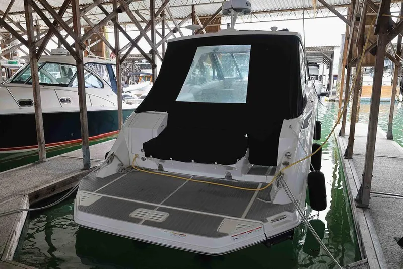 Slide: The Image of Sea Ray Sundancer 320 2023 - 5