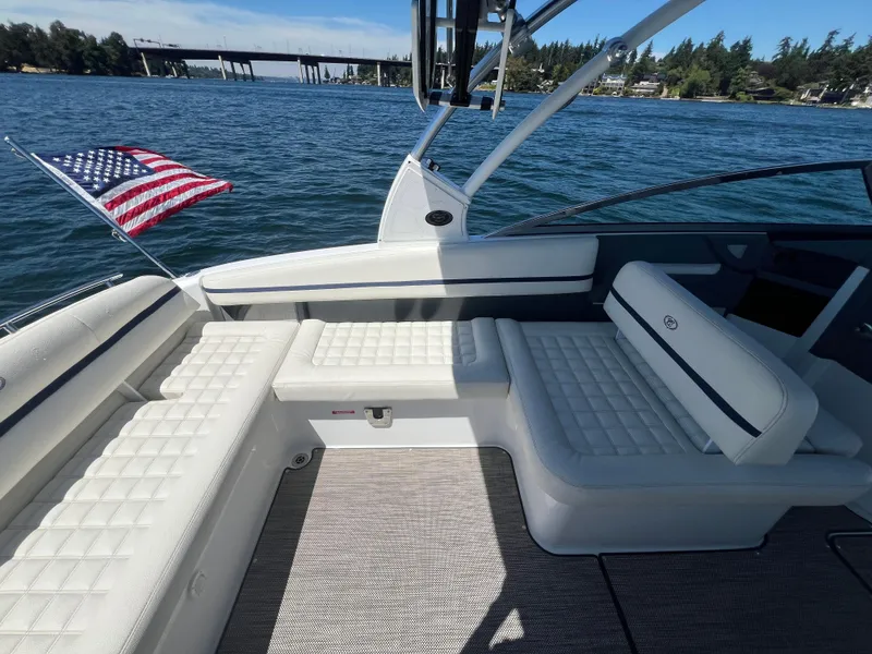 Slide: The Image of Cobalt R7 Surf 2019 - 11