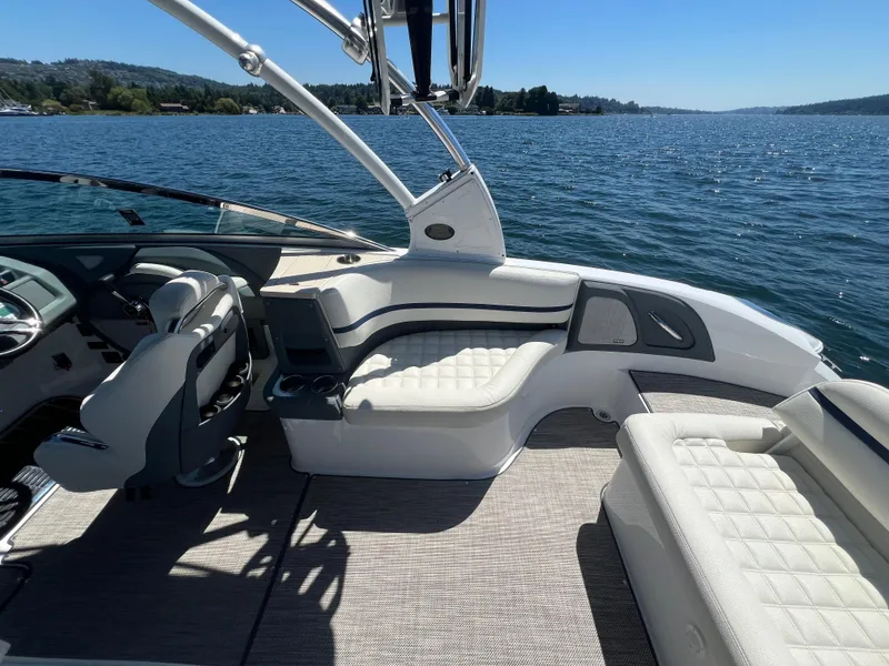 Slide: The Image of Cobalt R7 Surf 2019 - 13