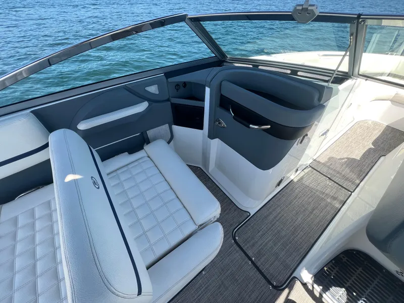 Slide: The Image of Cobalt R7 Surf 2019 - 15