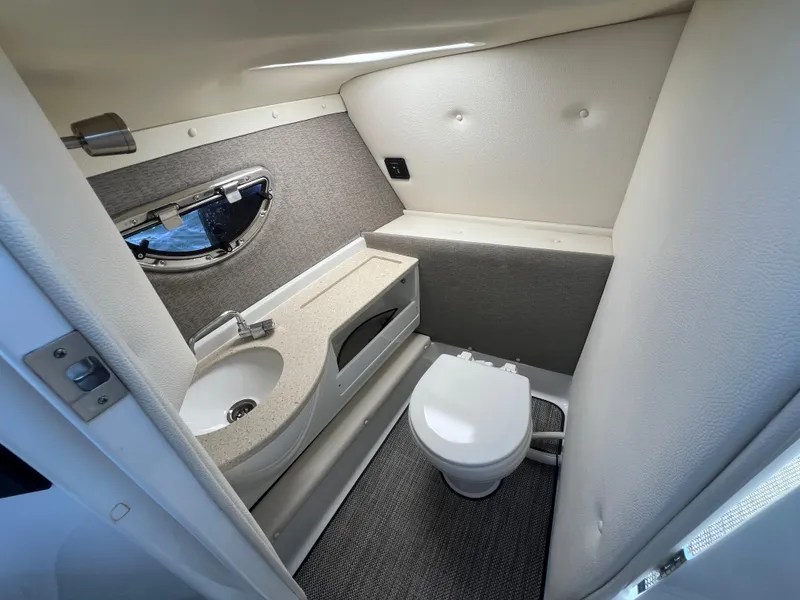 Slide: The Image of Cobalt R7 Surf 2019 - 16