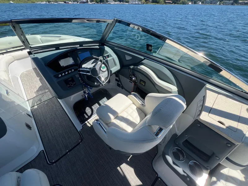 Slide: The Image of Cobalt R7 Surf 2019 - 17