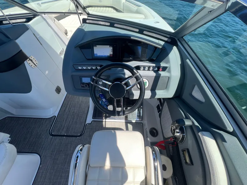 Slide: The Image of Cobalt R7 Surf 2019 - 18