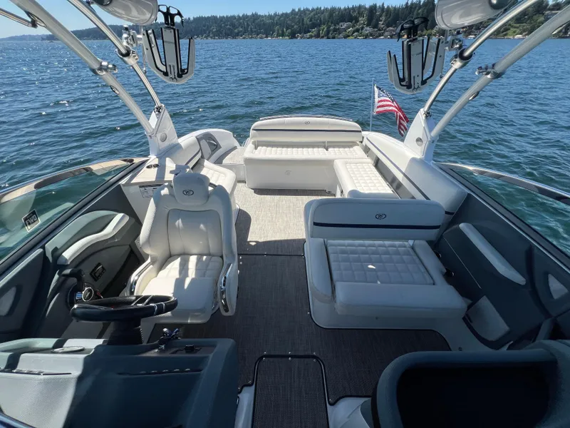 Slide: The Image of Cobalt R7 Surf 2019 - 19