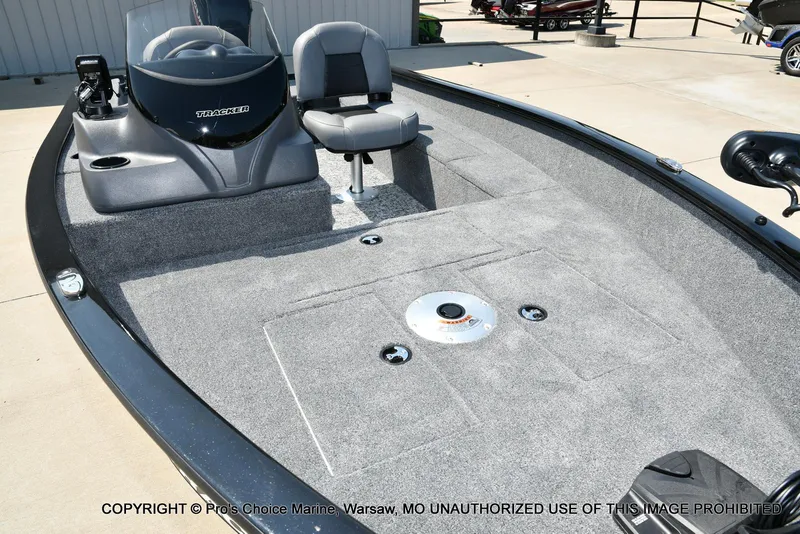 Slide: The Image of Tracker Super Guide V-16 2026 - 32