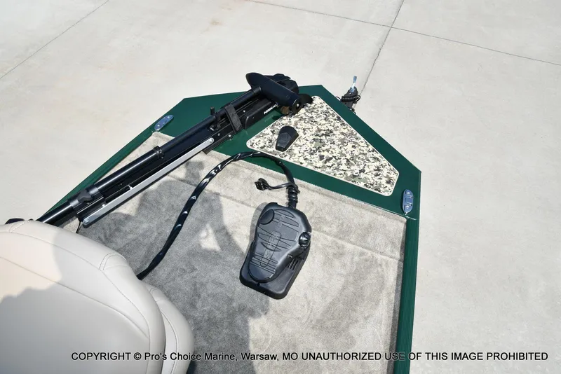 Slide: The Image of Tracker Bass Tracker Classic Limited 2026 - 10