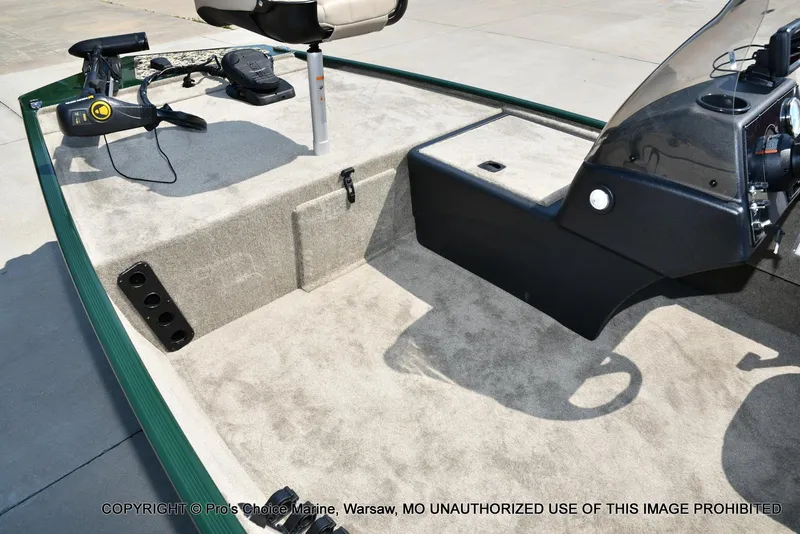 Slide: The Image of Tracker Bass Tracker Classic Limited 2026 - 13