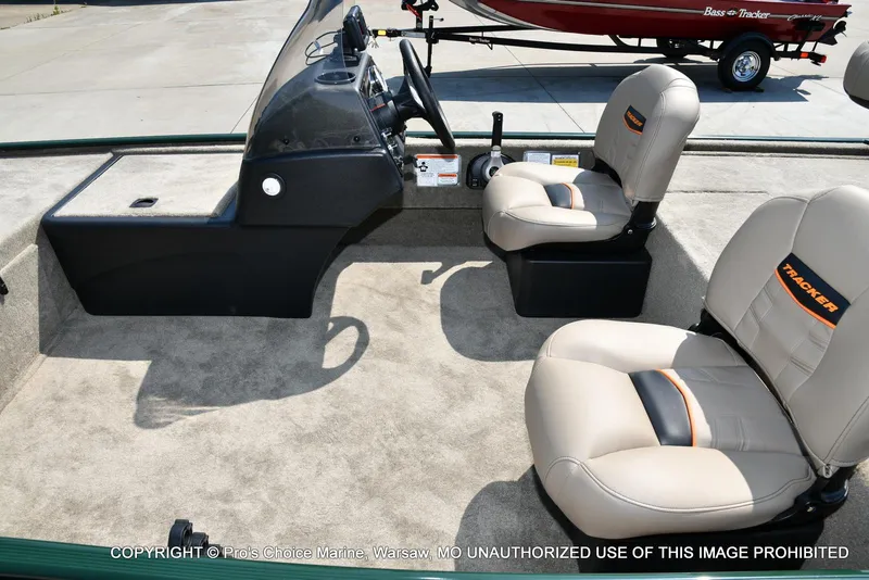 Slide: The Image of Tracker Bass Tracker Classic Limited 2026 - 14