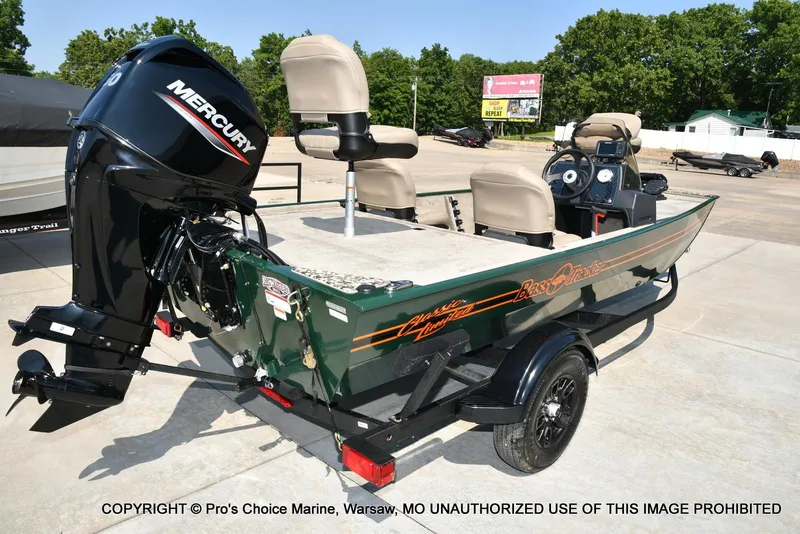 Slide: The Image of Tracker Bass Tracker Classic Limited 2026 - 17