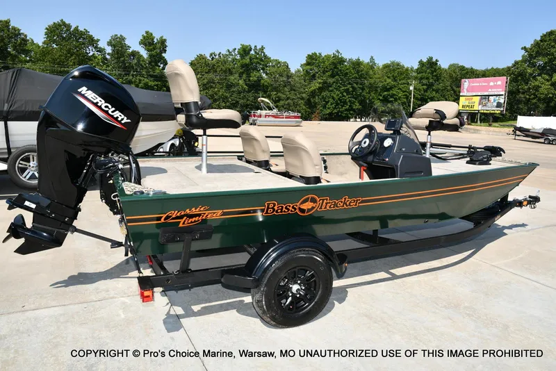 Slide: The Image of Tracker Bass Tracker Classic Limited 2026 - 18