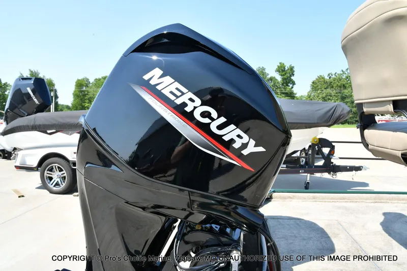 Slide: The Image of Tracker Bass Tracker Classic Limited 2026 - 20