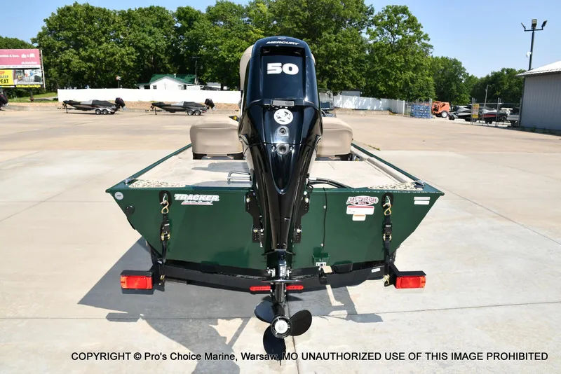 Slide: The Image of Tracker Bass Tracker Classic Limited 2026 - 22